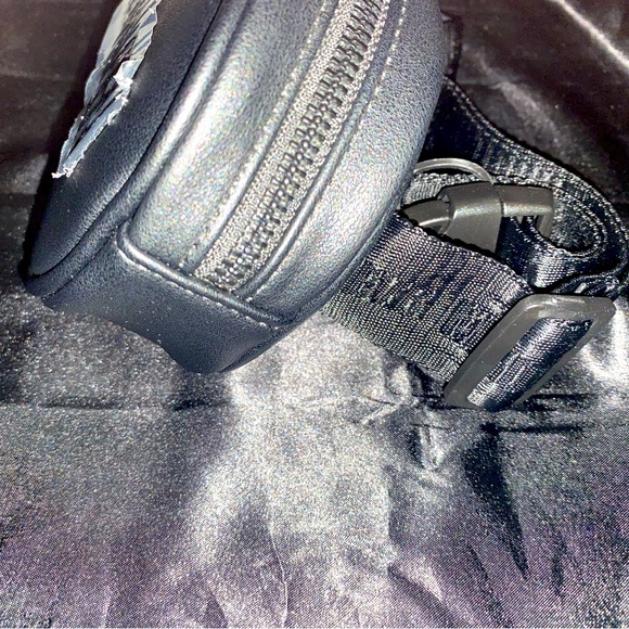 ✨Steve Madden - Women’s Semi-around Beltbag for travel w/ Logo Belt✨ NWT✨ - Picture 8 of 16